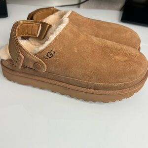 Women’s Ugg goldenstar cozy clog size 9.5